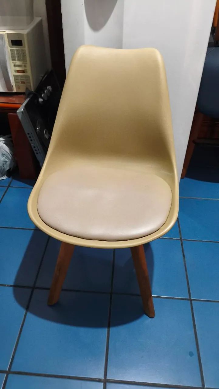 2 cadeiras eames 