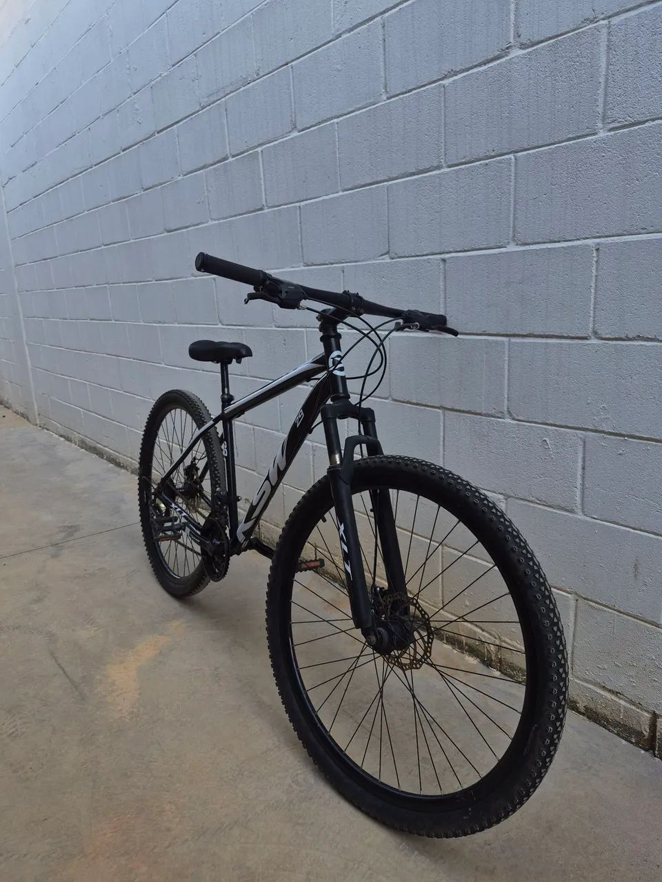 Bicicleta aro 29 ksw branca e preta  - Foto 2