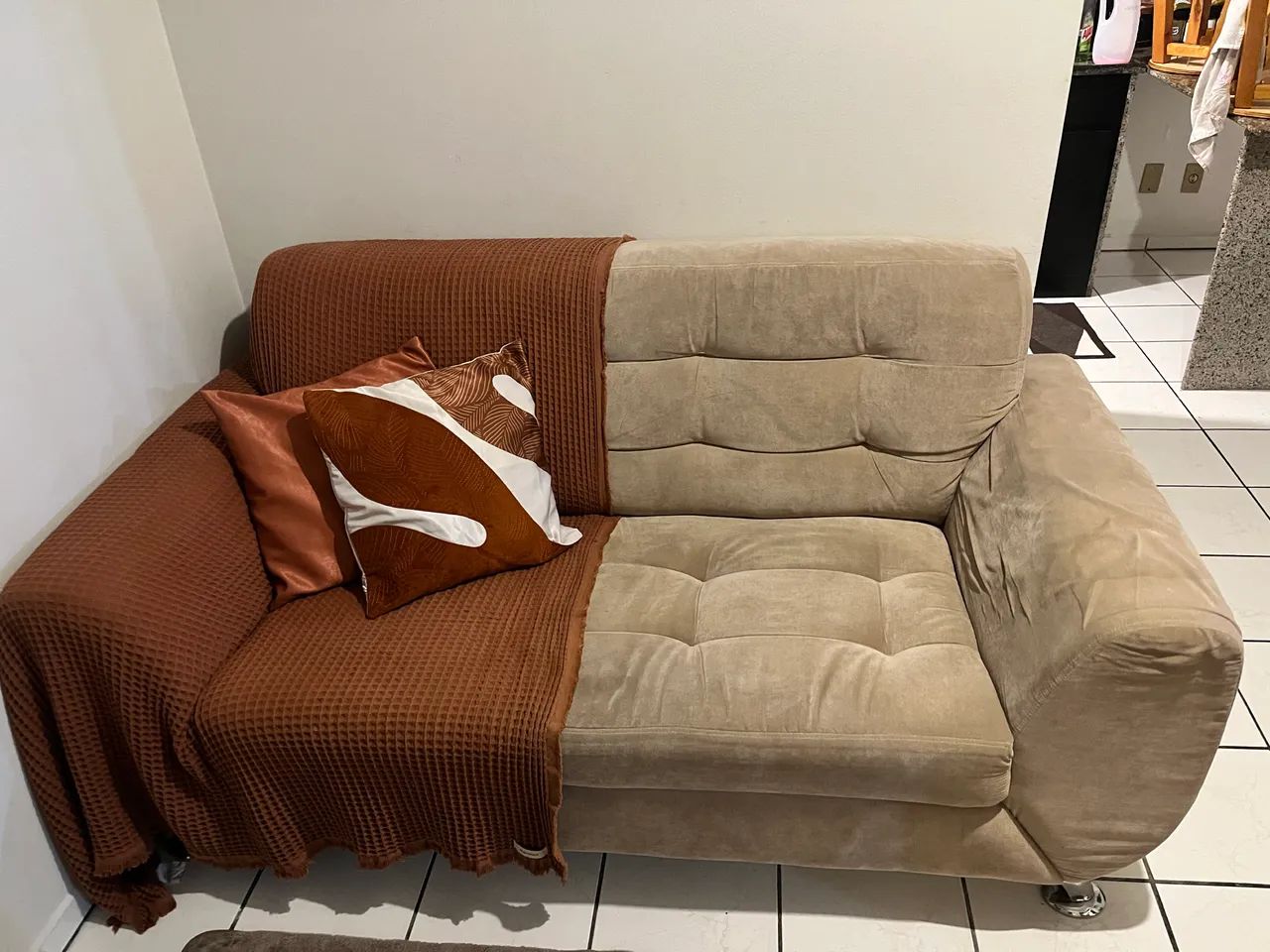 Vende-se: Sofá 2 lugares (1,75x0,90x0,85)