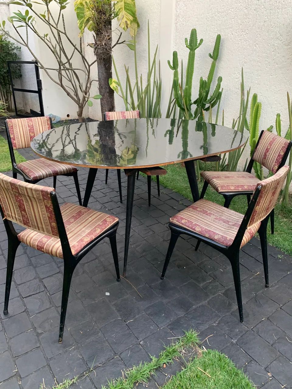 Mesa e cadeiras design modernista  - Foto 2