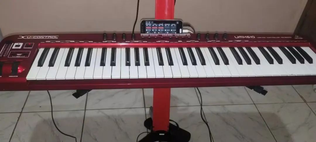 Controlador umx61 da Behringer  - Foto 2