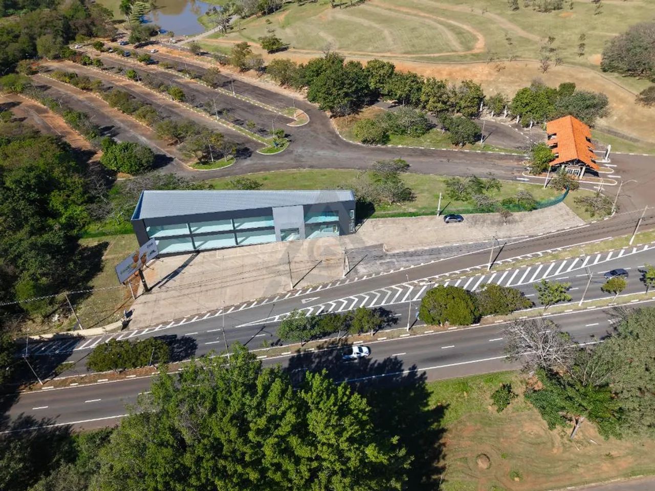 Salão à venda e para alugar em Campinas, Vila Brandina, com 746 m² - Foto 2