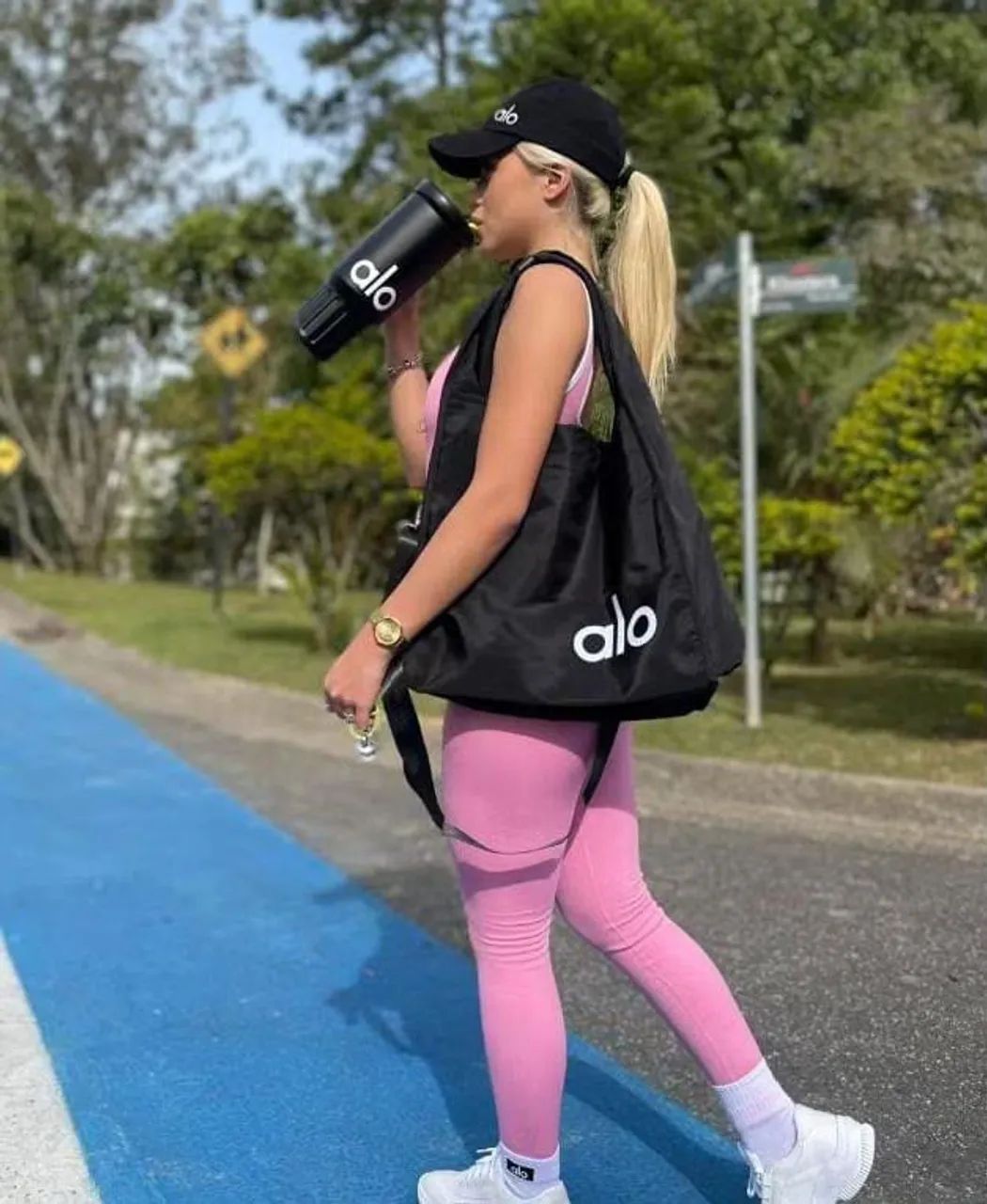 Bolsa Estilo Academia Premium - Grande, Espaçosa e Multifuncional - Foto 3