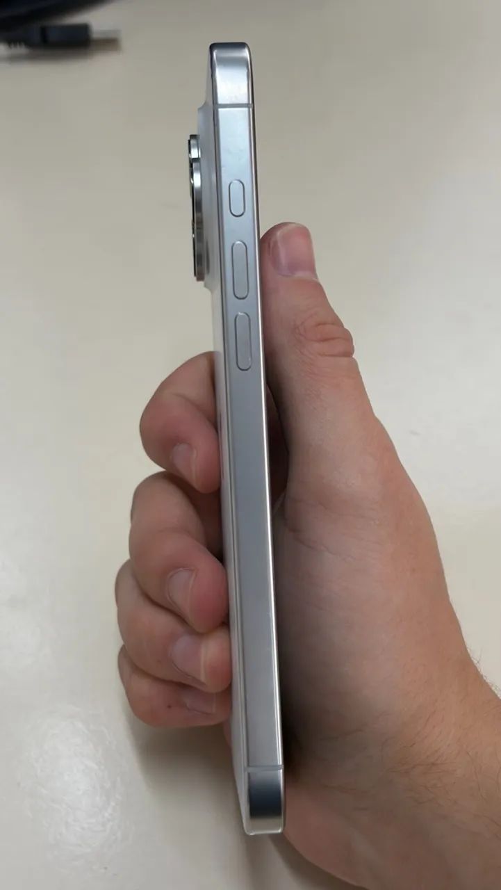 iPhone 16 Pro Max Branco ? 100% de bateria - Foto 2