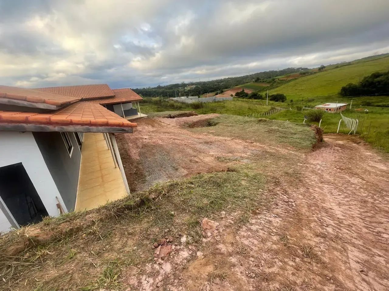 CONFORTO, PRIVACIDADE E NATUREZA EM IBIÚNA - Foto 4