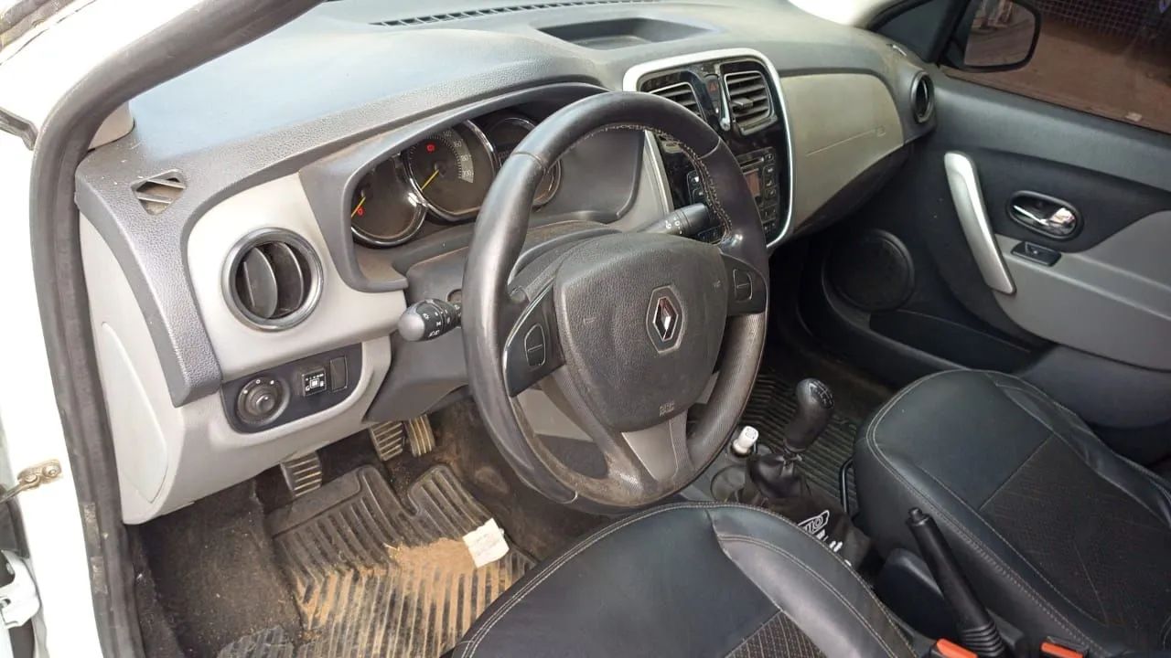 Renault Logan Dynamique Hi-flex 1.6 8V 4P 2017 - Foto 5
