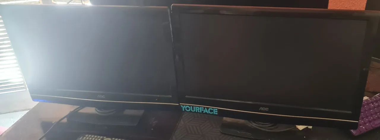 Lote 2 Monitores TV AOC 22" LED 