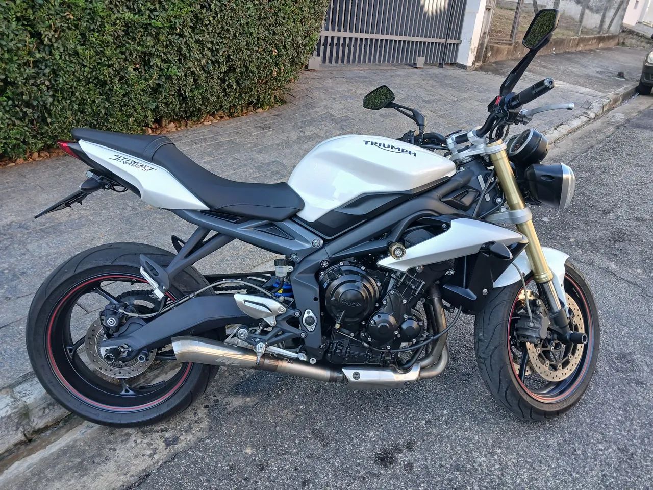 Street Triple 