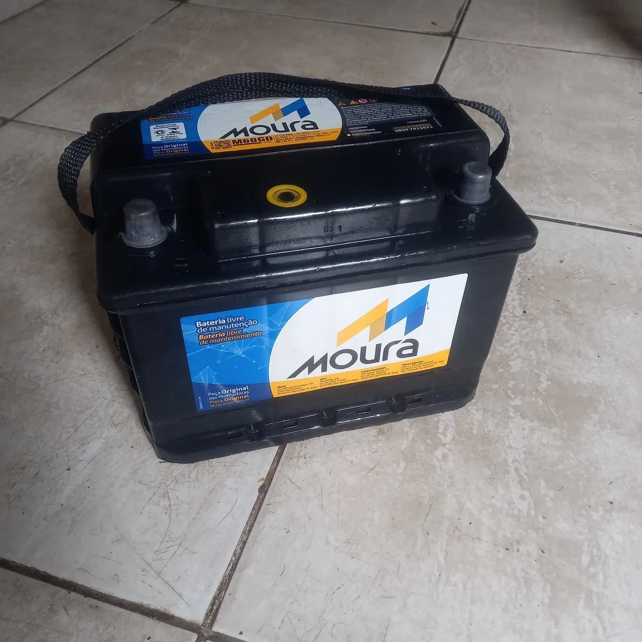 VENDO BATERIA MOURA 60 AMPERES EM ÓTIMO ESTADO. - Foto 3