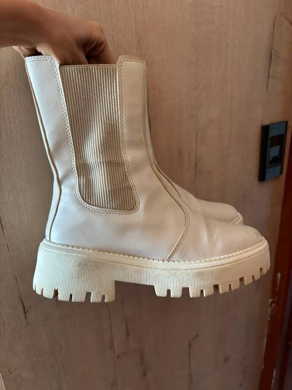 Bota tratorada milano off white