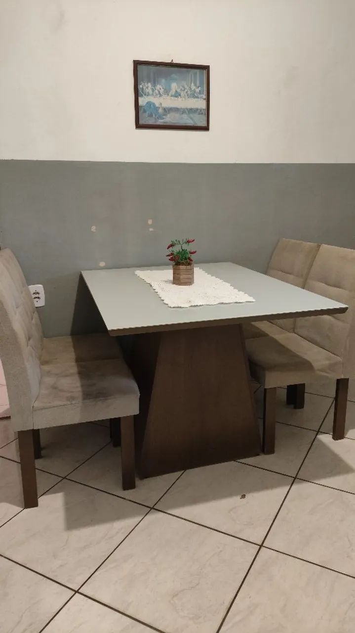 Mesa de Jantar 4 Cadeiras Tampo de Video