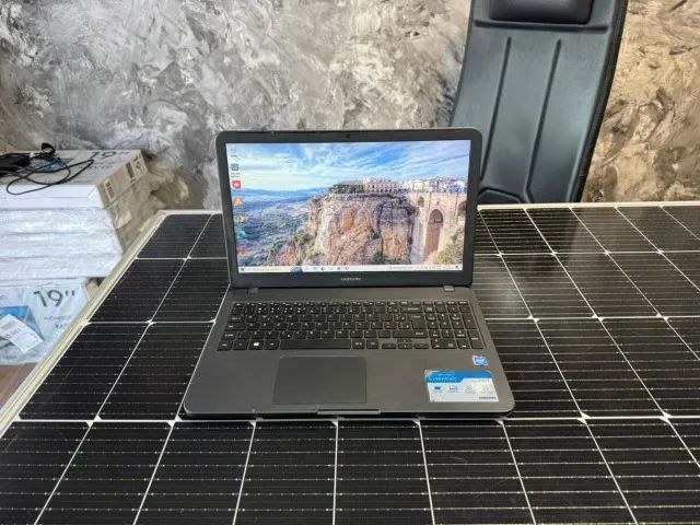Notebook: Samsung Processador Celeron Placa de vídeo UHD Graphics Memória: 4GB DDR4