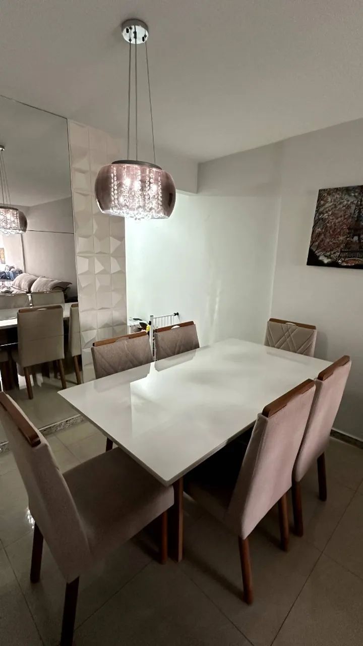 Mesa de jantar (6 cadeiras de brinde)