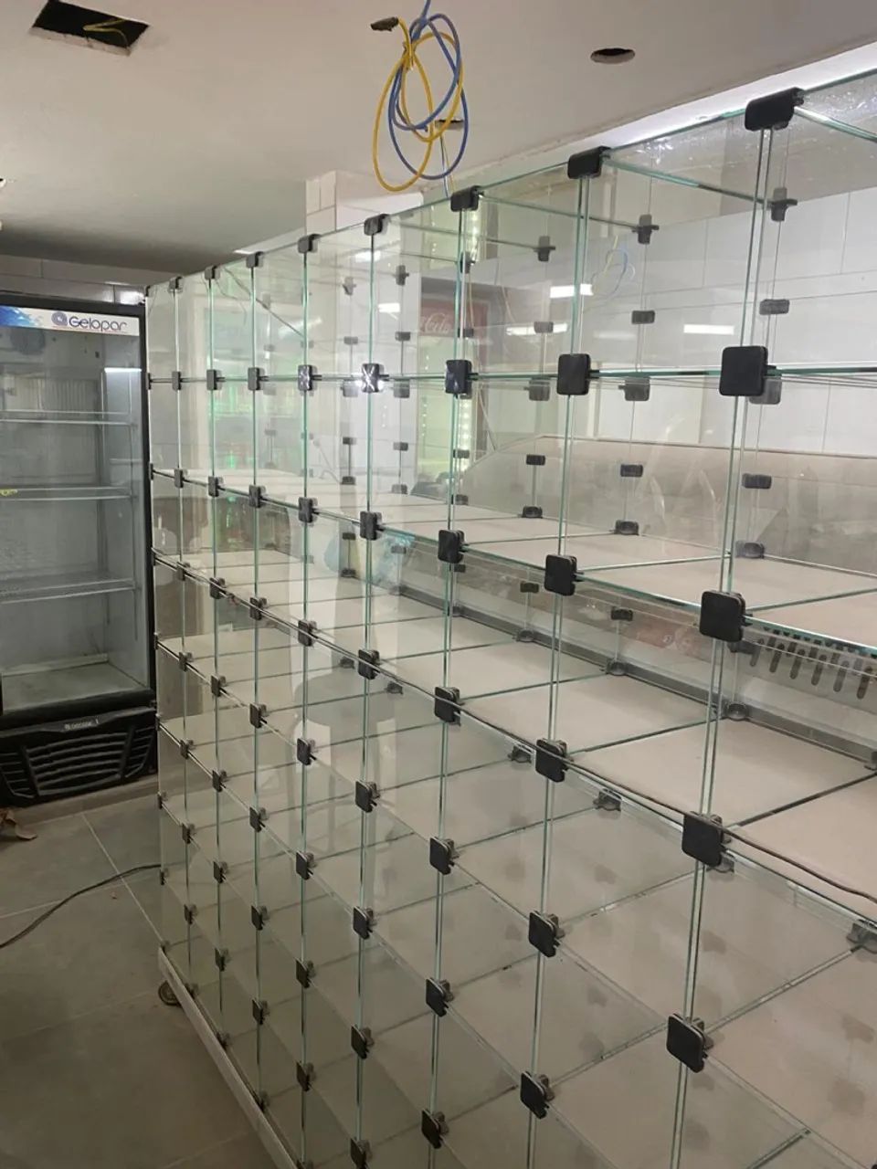 Vendo um espositor de produtos 