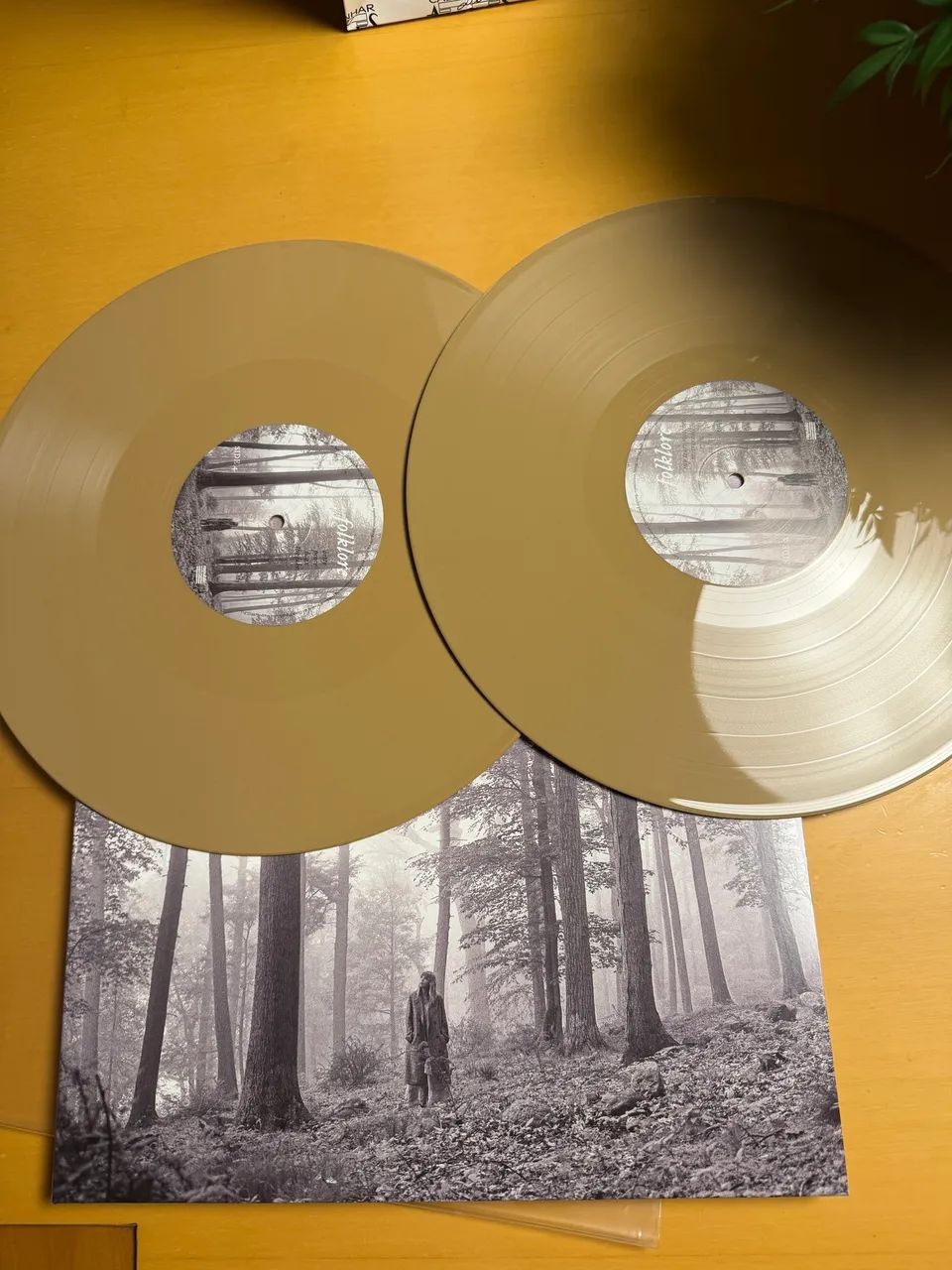 Vinil duplo folklore ?in the trees? - taylor swift  - Foto 2