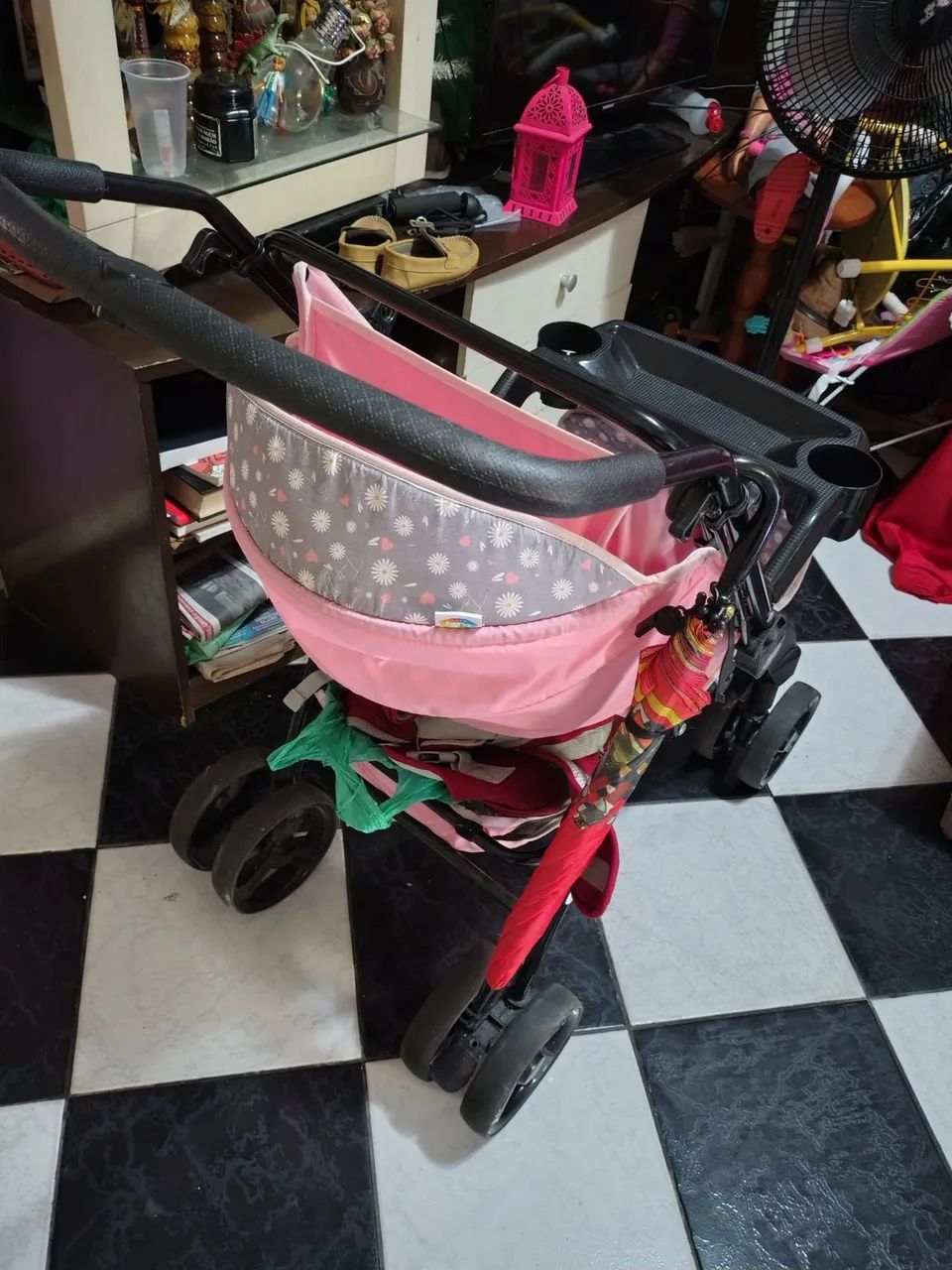 Carrinho de bebê com função reversivel - Foto 4