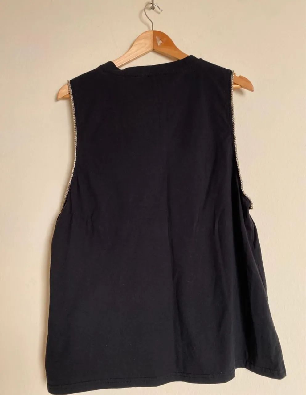 Blusa preta com strass  - Foto 2