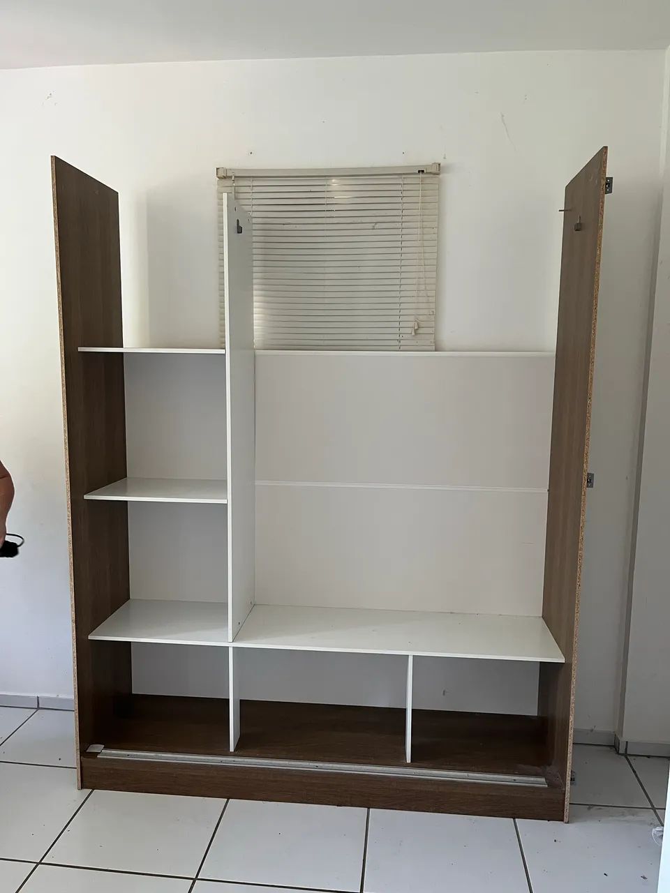 Guarda roupa 3 portas com espelho - Foto 2