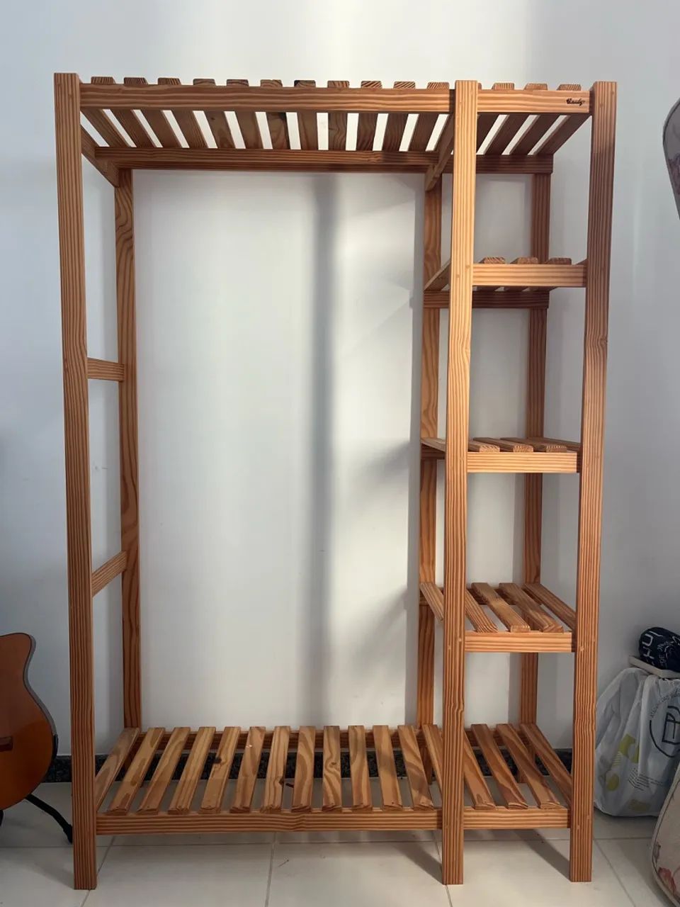Arara de roupas/Madeira Pinus de qualidade  - Foto 4