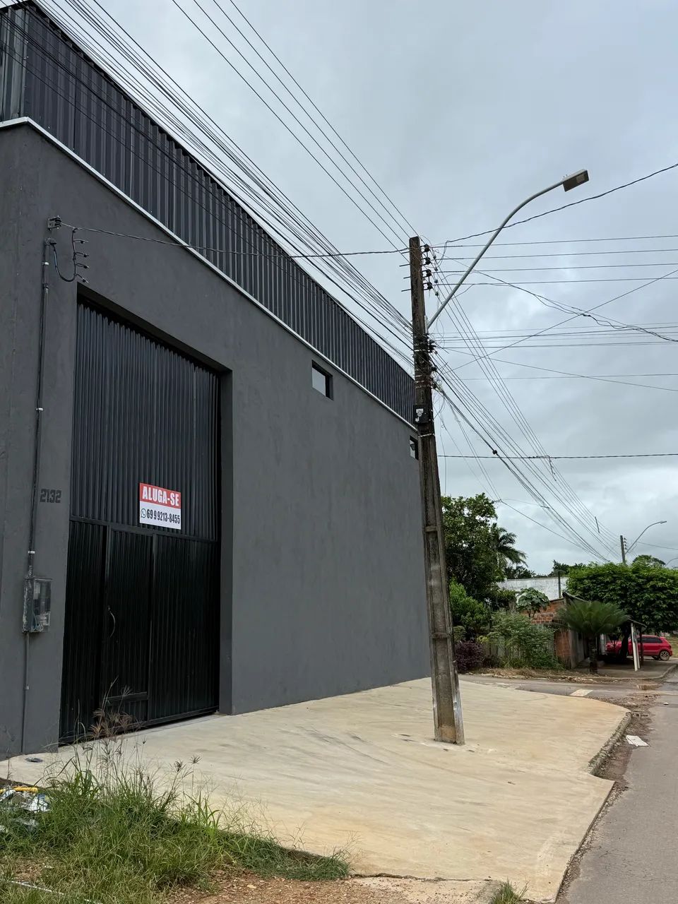 Aluga-se galpão comercial 