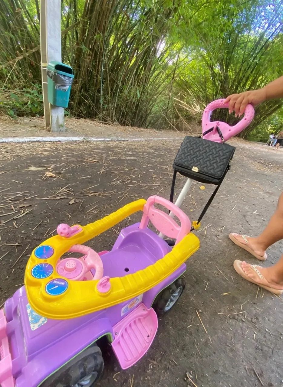 Carrinho de criança.