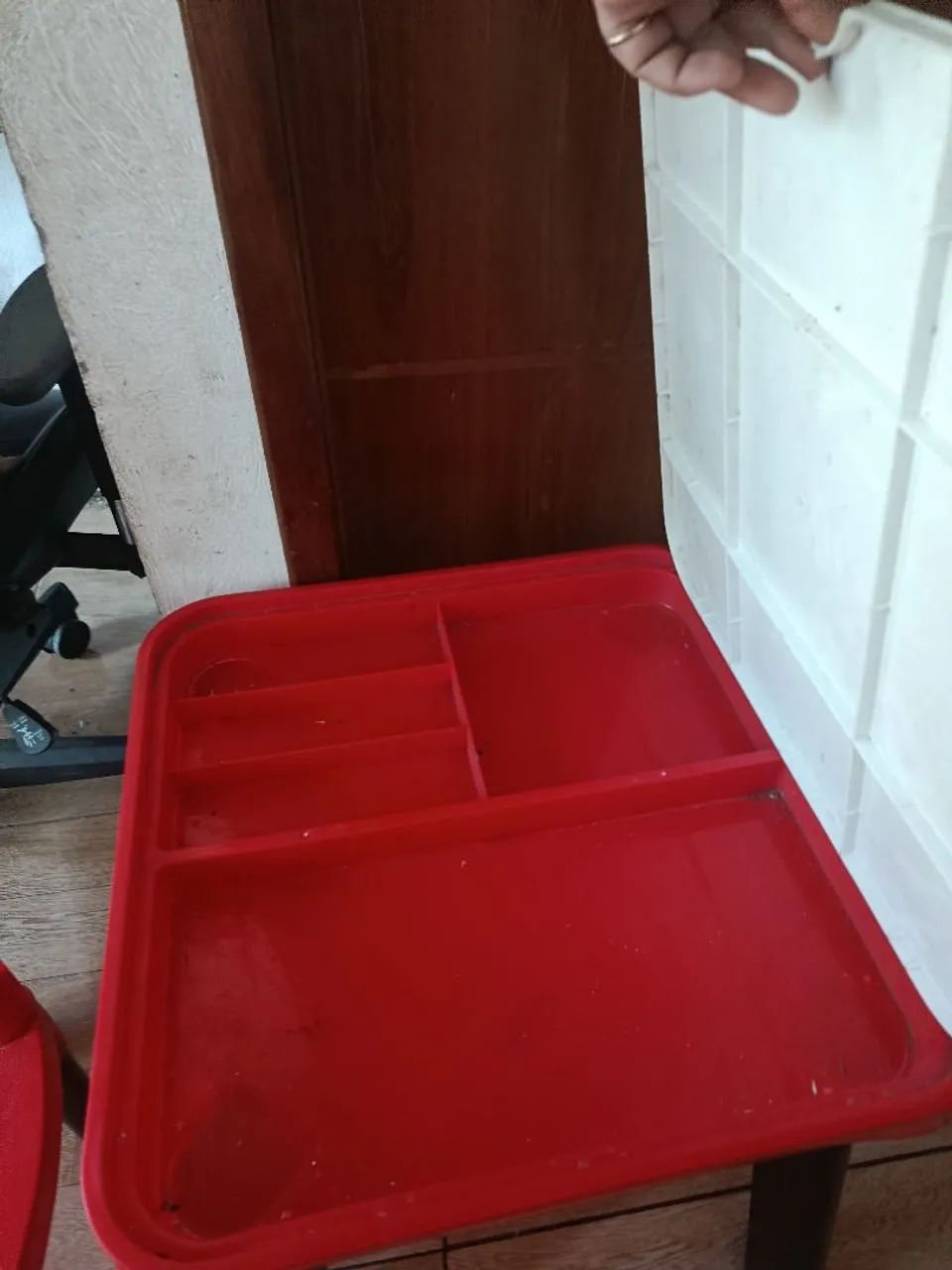 Mesa infantil com porta objetos e cadeira - Foto 2