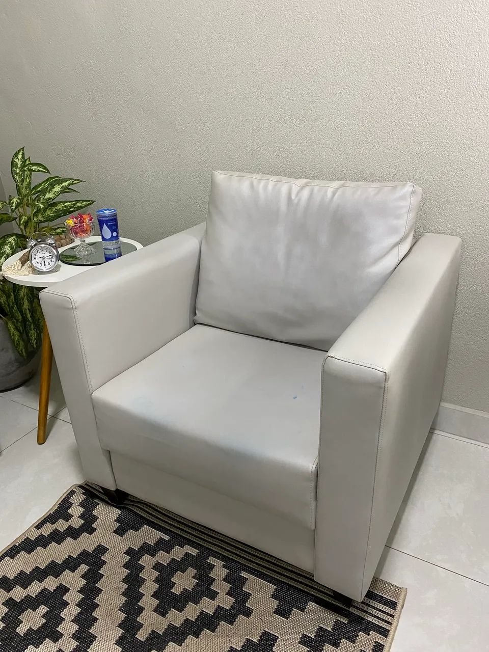 Poltrona tecido sintético 