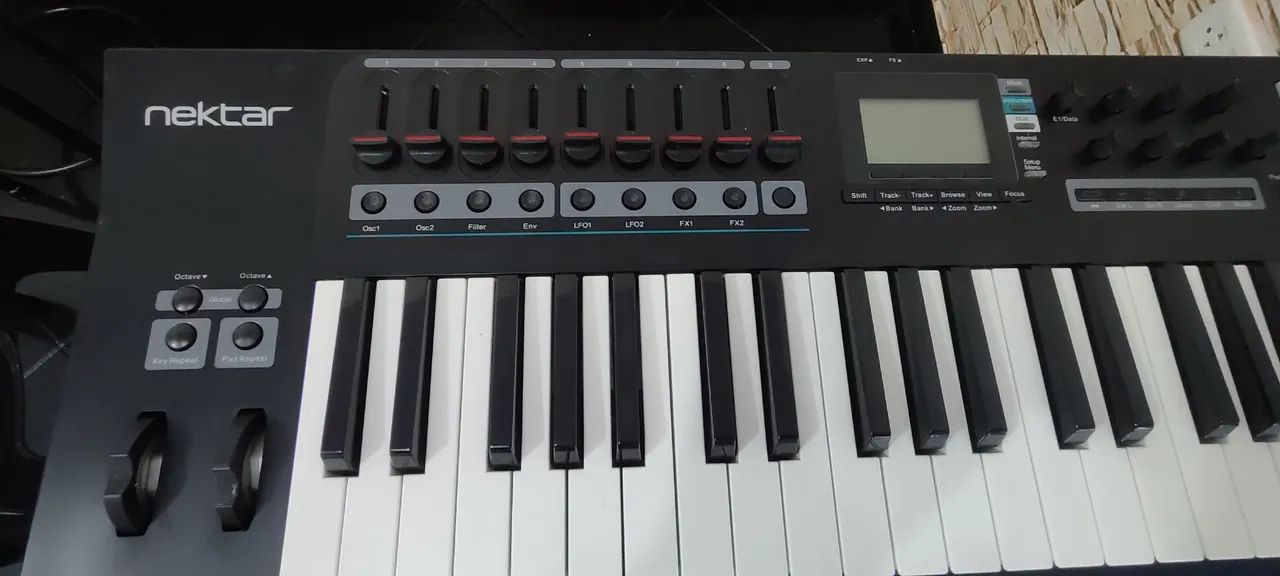 Controlador MIDI Nektar Panorama T4  - Foto 2