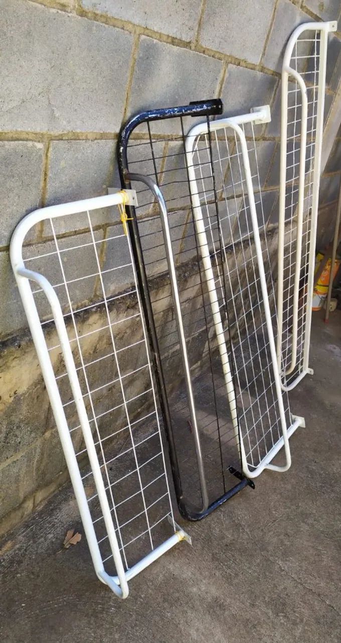 Suporte de arara com prateleira
