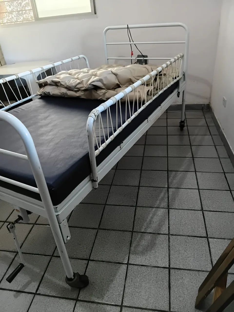 Cama hospitalar Seminova - Aceito Cartão Negociável 