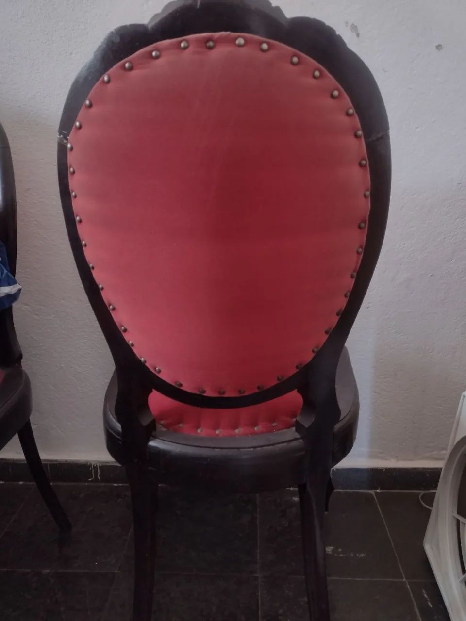 Vendo 4 cadeiras de madeira de lei - Foto 2