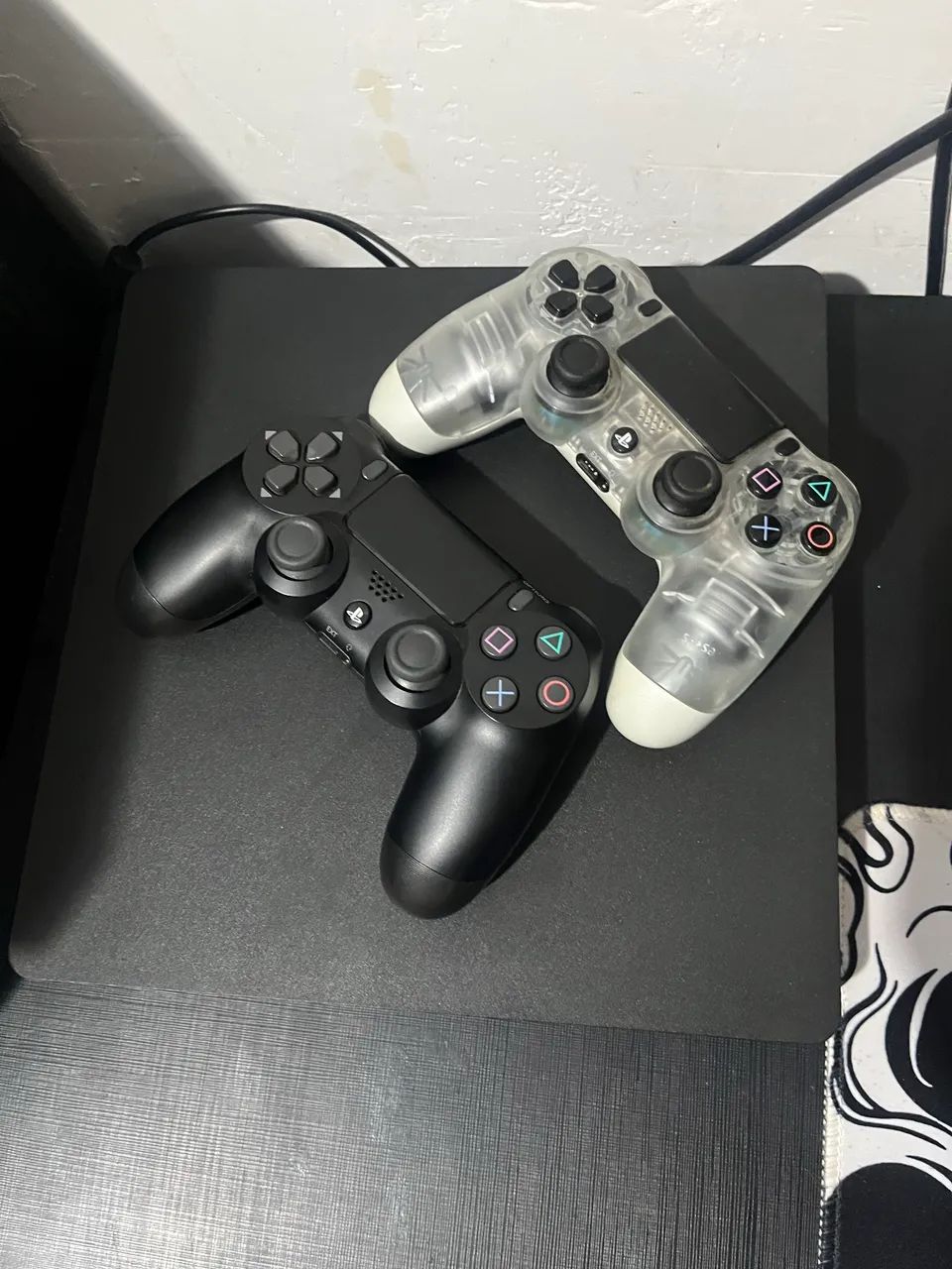Ps4 slim 2 controles e 6 jogos