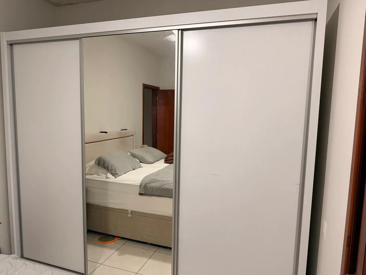 Guarda roupas seminovo 
