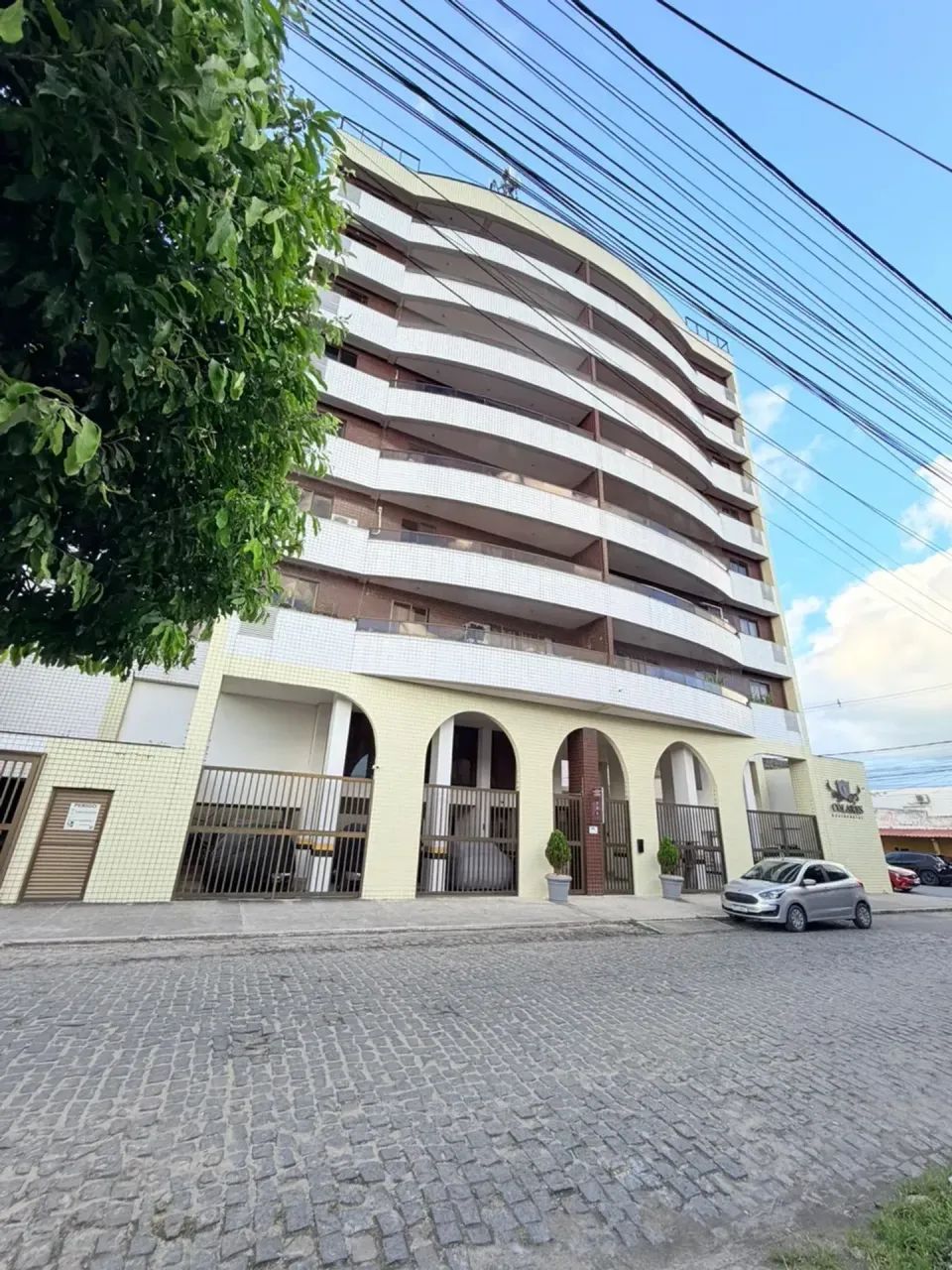 Vende Apartamento Mobiliado em Prédio de Luxo
