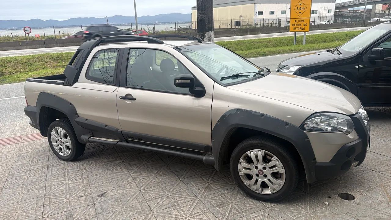 Fiat Strada Adventure1.8/ 1.8 Locker Flex CD 2011 - Foto 2