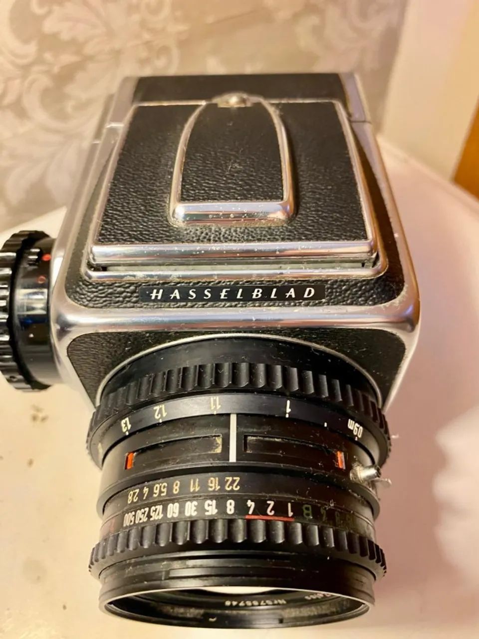 Hasselblad 500 C/M + Planar 80mm f2.8 + Magazine A12 - Excelente