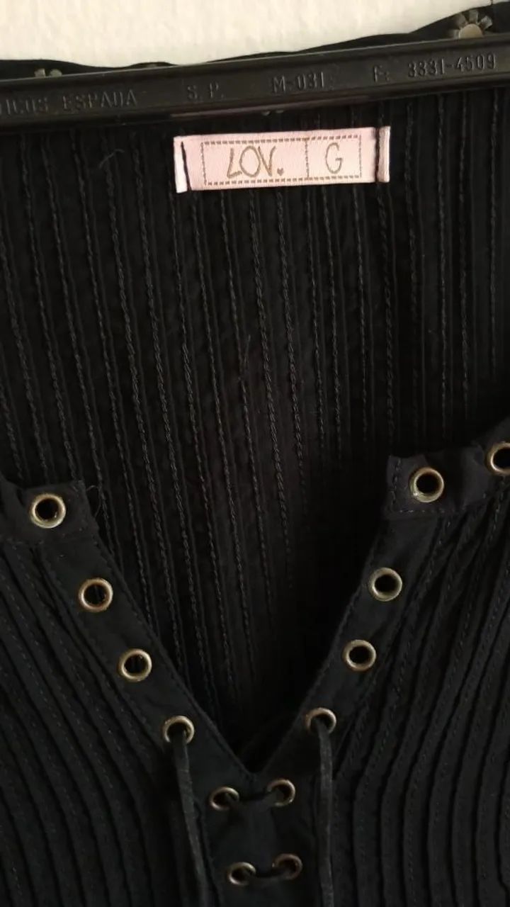 Bata preta com ilhós viscose tamanho médio  - Foto 2