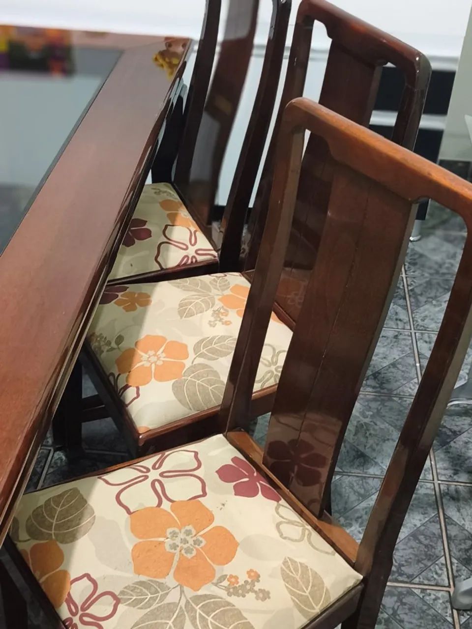 Mesa de madeira com tampo de vidro - Foto 3
