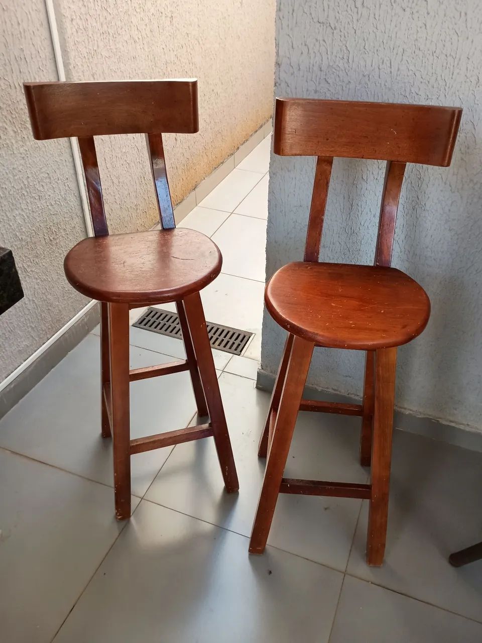 02 Banqueta de madeira