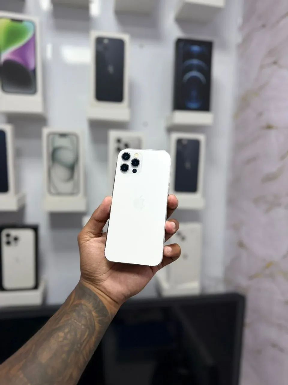 IPHONE 12 PRO 128GB<br>R$ 2.199,00
