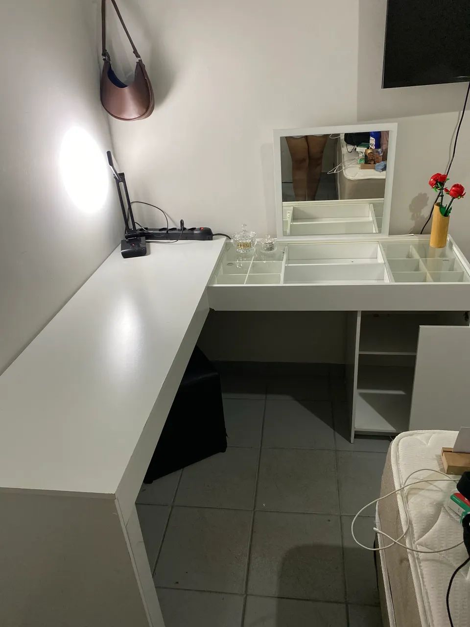 Escrivaninha/penteadeira em L