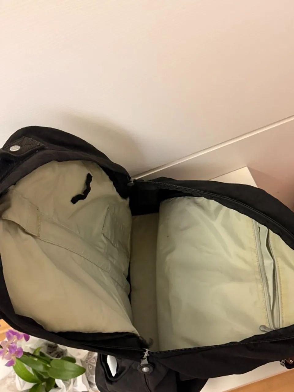 Mochila Grande Kipling Original Preta com Chaveiro - Foto 4