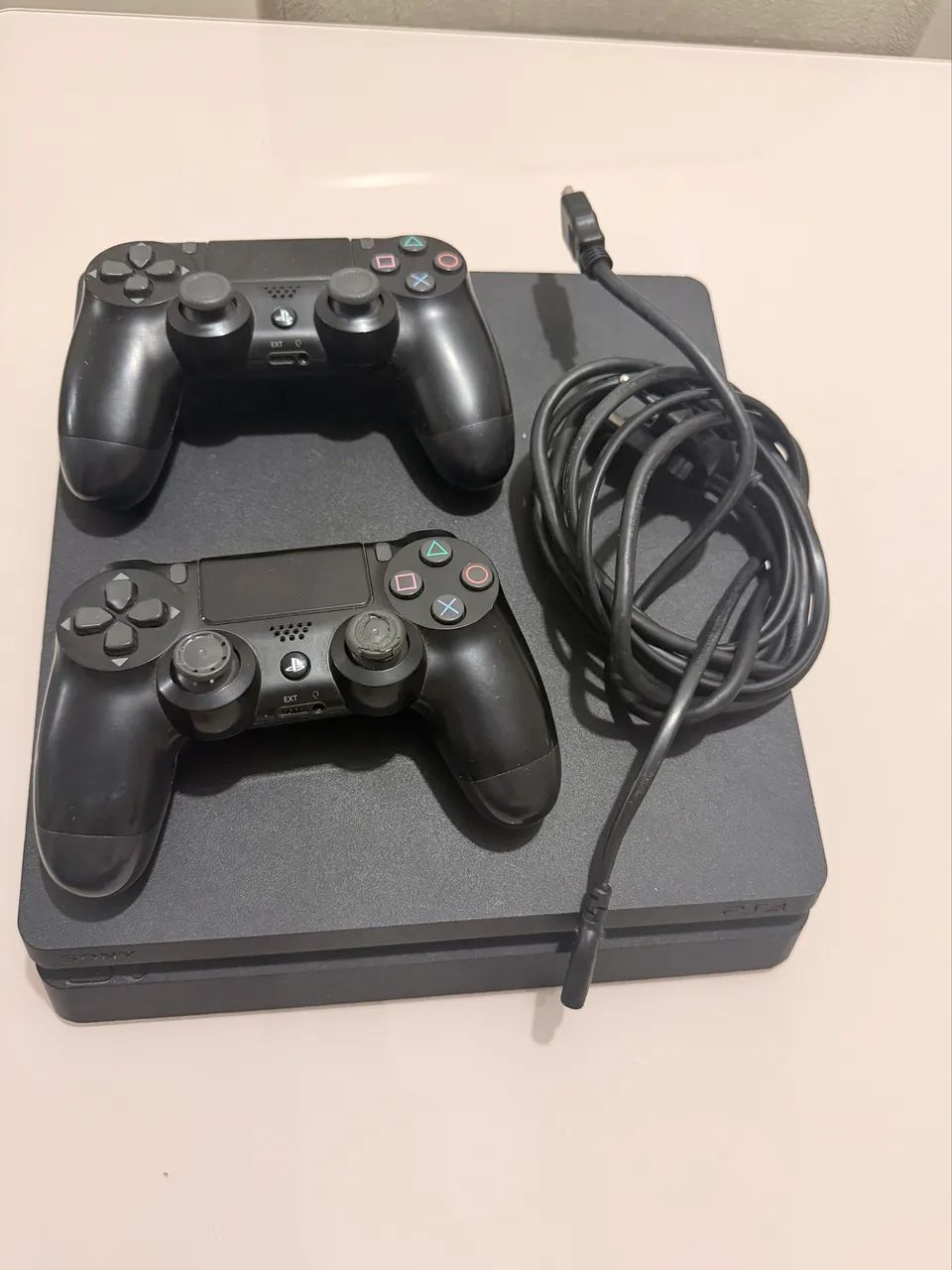 PlayStation 4 com 2 controles Troco
