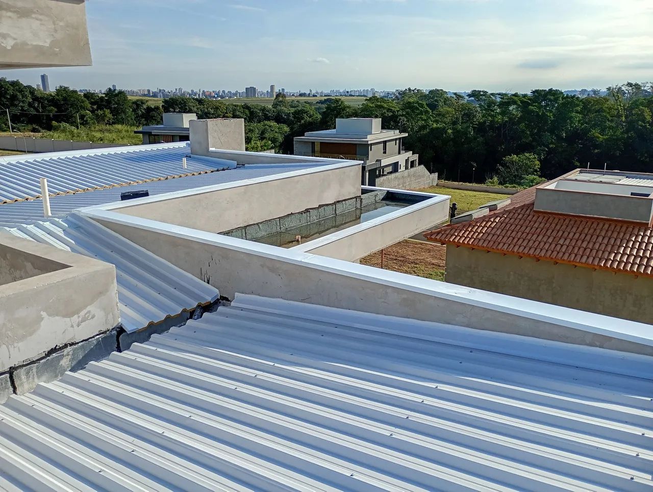 Venha fazer seu orçamento de calhas e rufos  - Foto 2