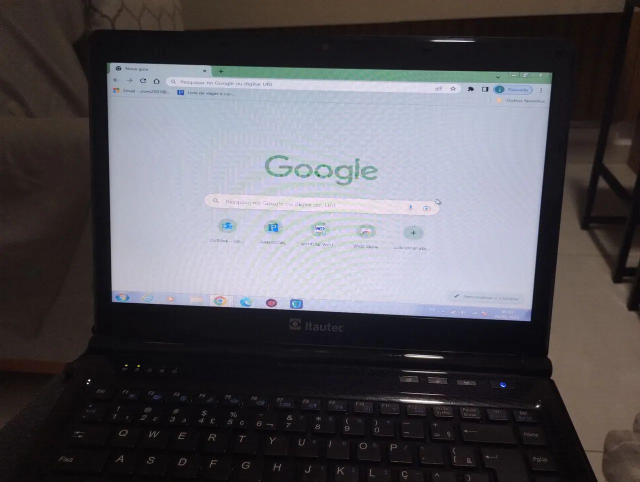 Notebook preto,: Itautec 