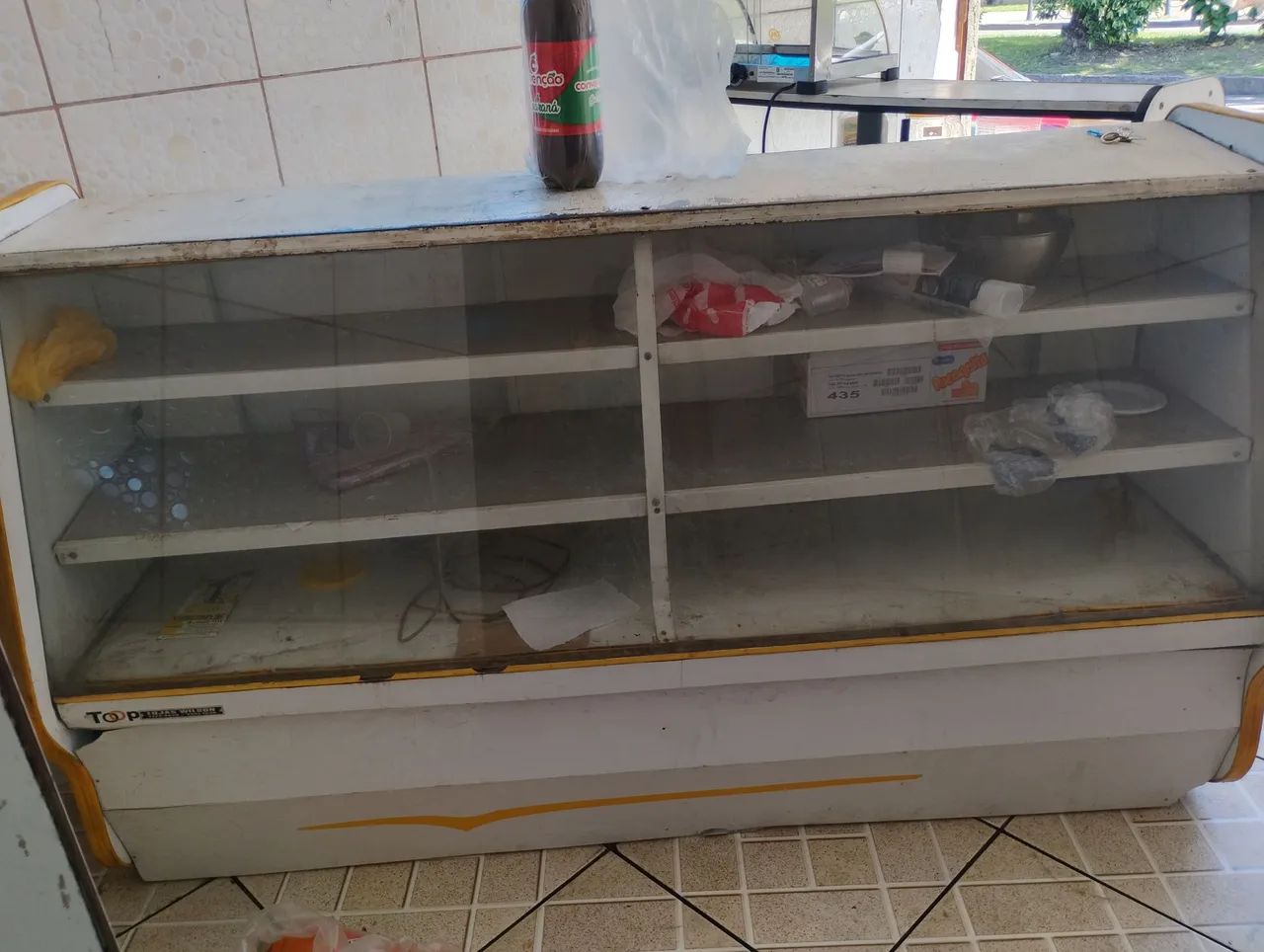 Balcão grande,não está gelando..Precisa mexer no motor 