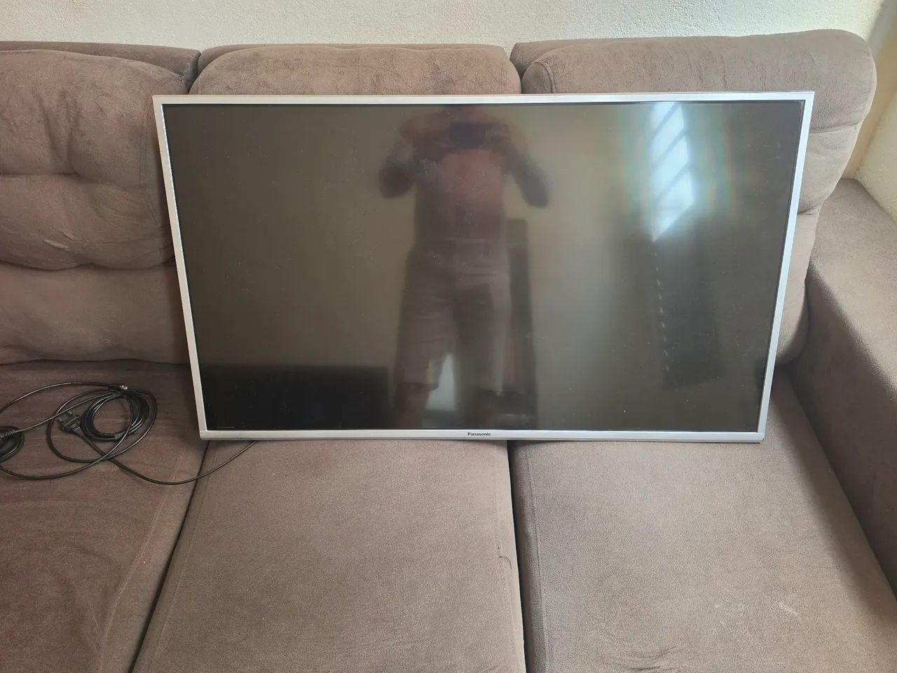 Vendo Smart TV Panasonic de 43 polegadas em PERFEITO ESTADO DE CONSERVAÇÃO 