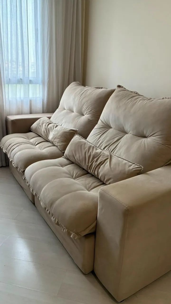 Sofá 2,30m bege com pillow top - Foto 2