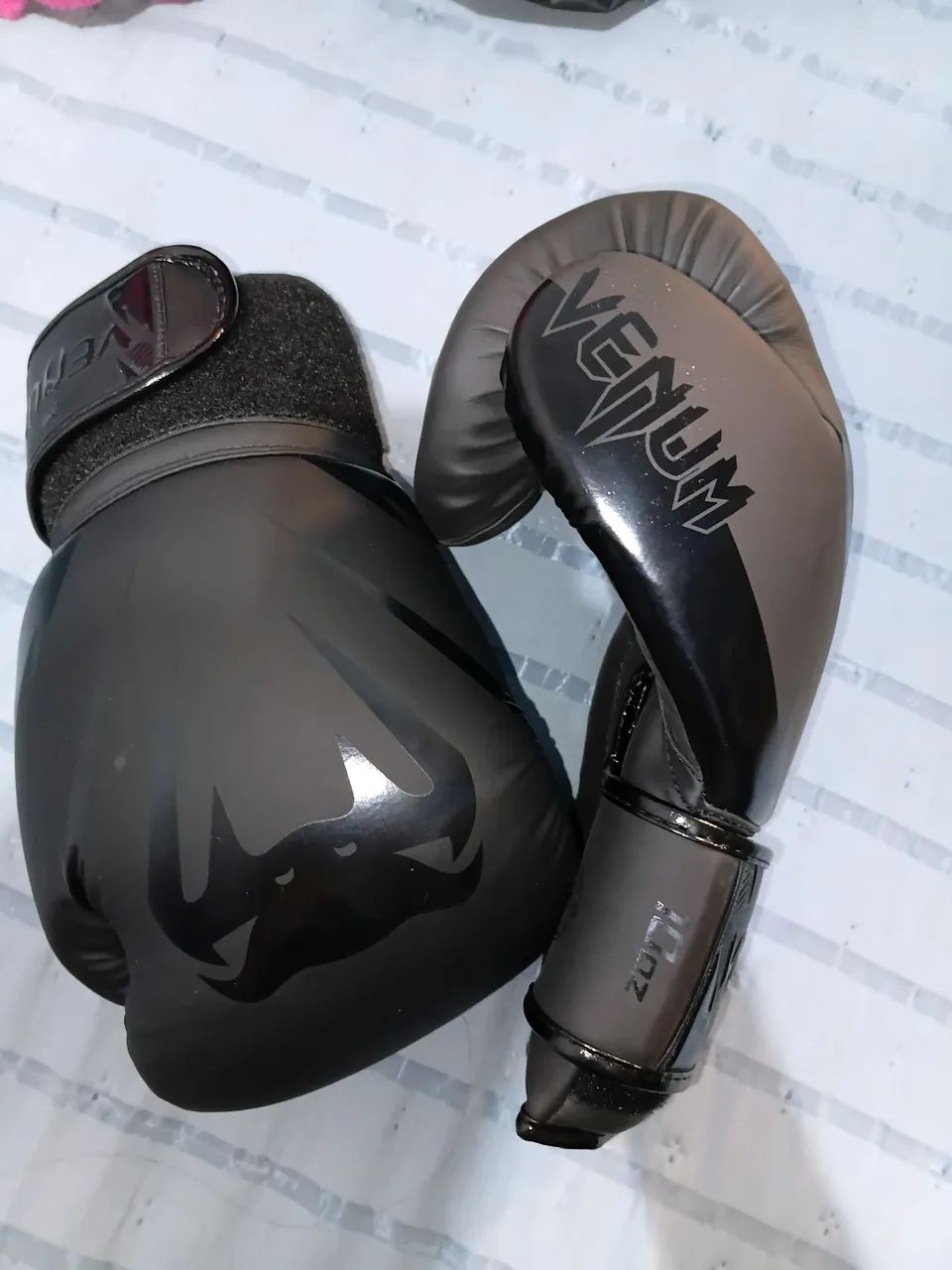 ? Luva de Boxe Venum 10 Oz Original - Excelente Estado - Foto 4