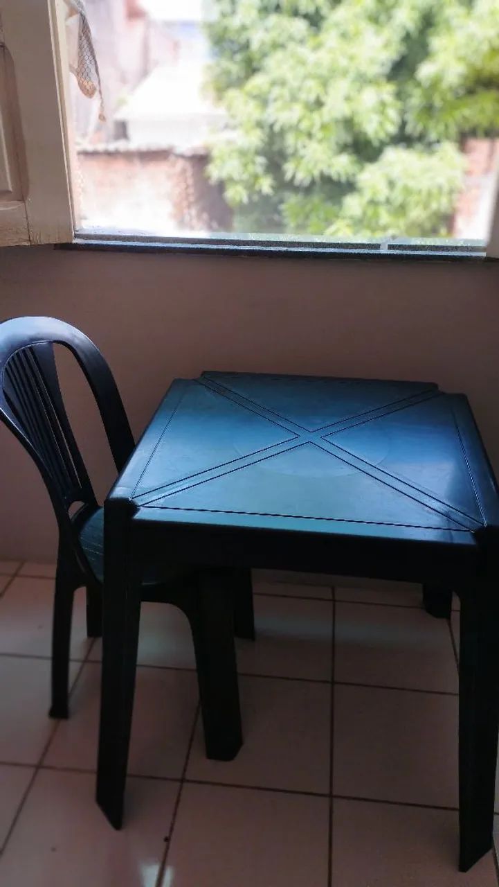 Mesa e cadeira